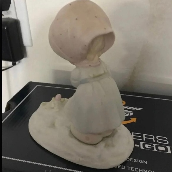 Precious Moments Figurine - Picture 2 of 3